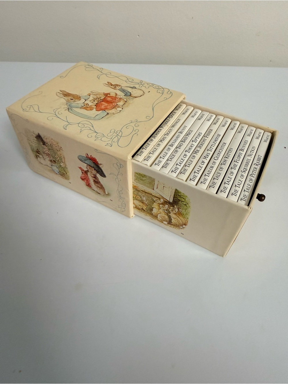 Beatrix Potter 12pc miniature boxed set, 1989 F. Warne & Co. 3x2.5 in books